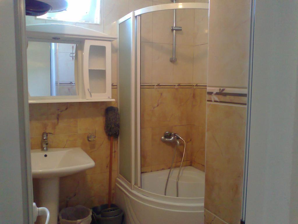Guesthouse Sinani 울친 객실 사진